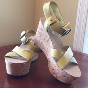 NWB Vera Wang Cork Platform Wedge Sandals